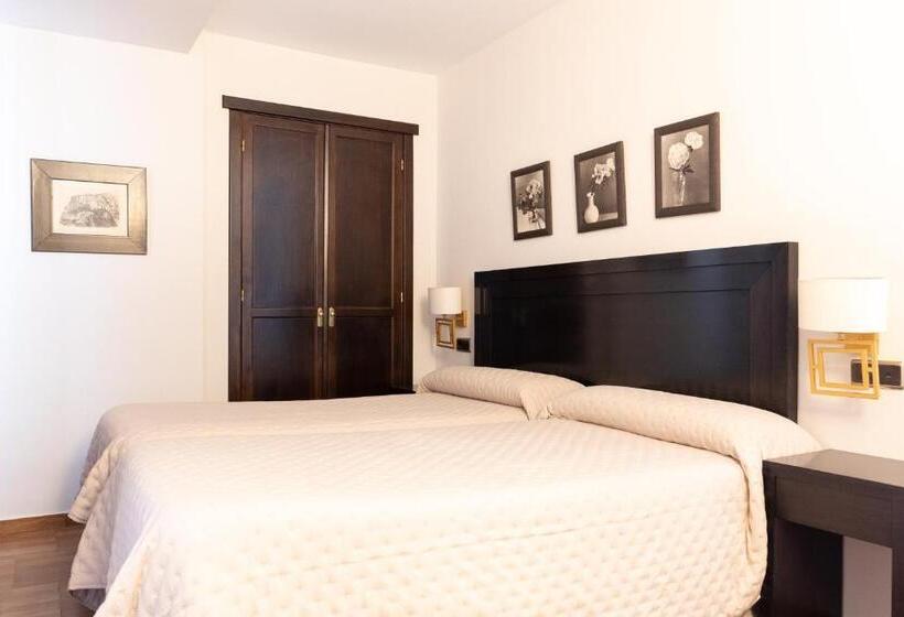 Отель Hostal Plaza