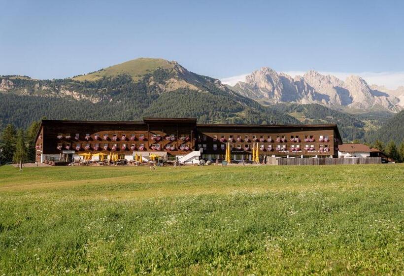 בית מלון כפרי Monte Pana Dolomites