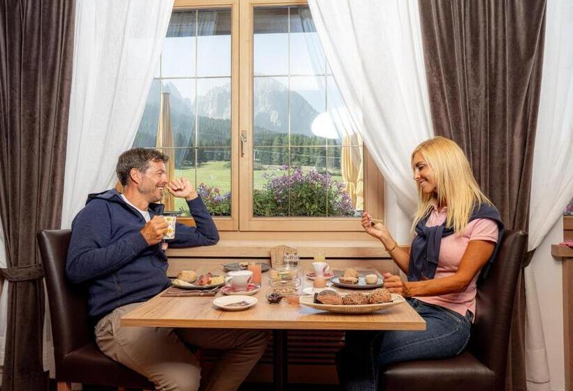 בית מלון כפרי Monte Pana Dolomites