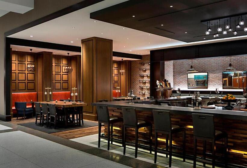 호텔 Omaha Marriott Downtown At The Capitol District