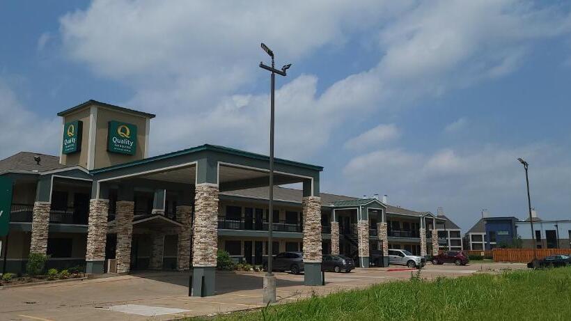 בית מלון כפרי Quality Inn & Suites Garland   East Dallas