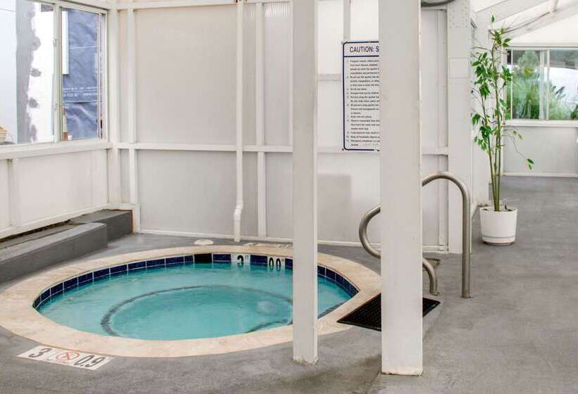 Отель Quality Inn & Suites Maggie Valley   Cherokee Area