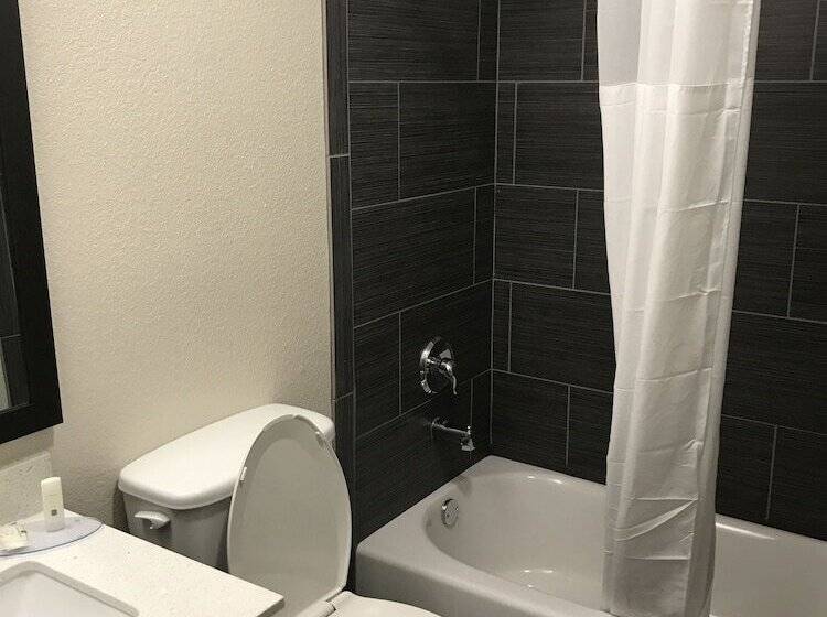 Отель Quality Inn & Suites Maggie Valley   Cherokee Area