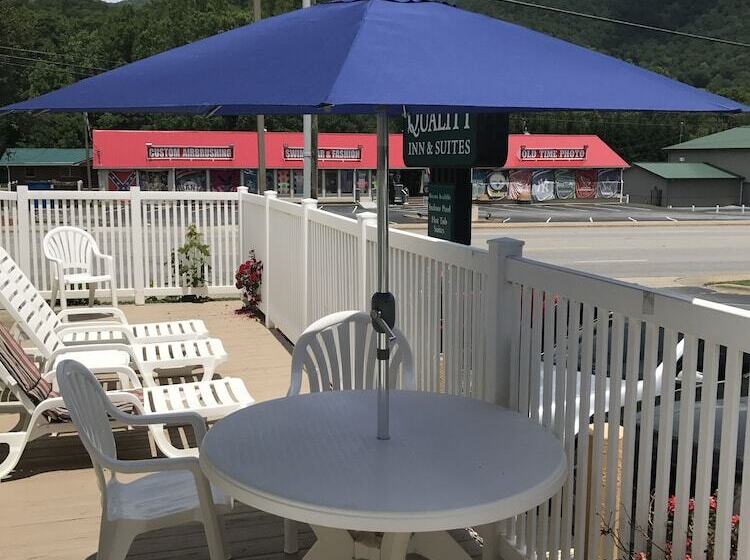 Отель Quality Inn & Suites Maggie Valley   Cherokee Area