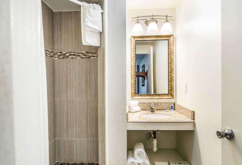 فندق Rodeway Inn Middleboroplymouth