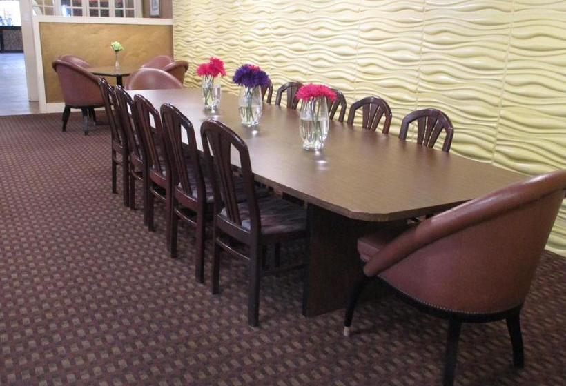 Отель Sioux City  And Conference Center