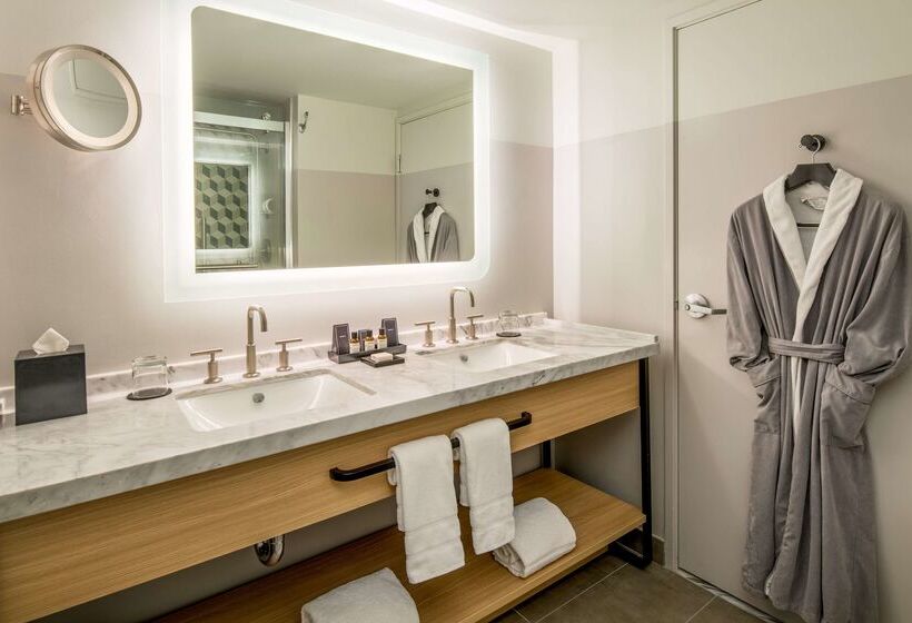 ホテル The Duniway Portland A Hilton