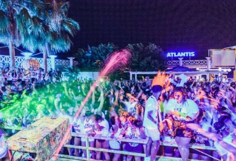 בית מלון כפרי Trabukos Beach Complex