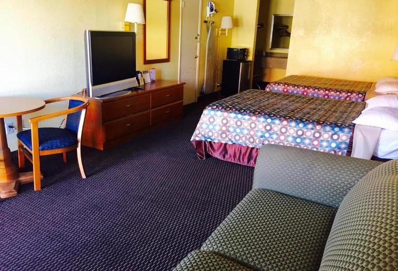 בית מלון כפרי Travelodge By Wyndham New Braunfels