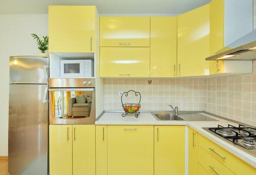 Apartments Zelic Tucepi