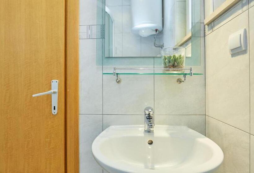 Apartments Zelic Tucepi