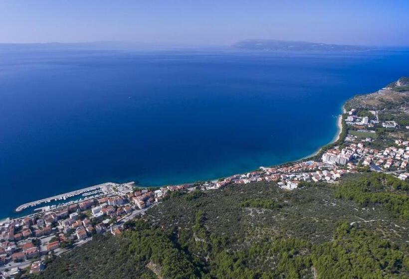 Apartments Zelic Tucepi