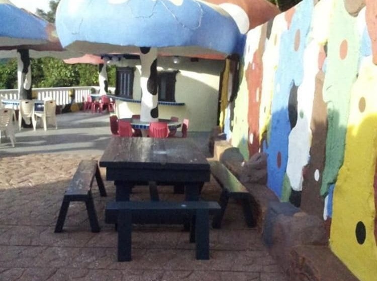 مبيت وإفطار Smurf Inn Homestay
