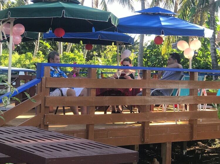 تختخواب و صبحانه Ulalei Lodge