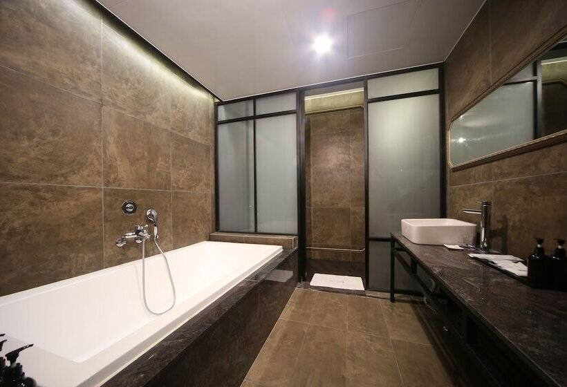 هتل Beomil Brown Dot