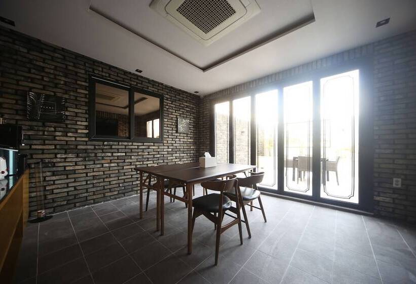 هتل Beomil Brown Dot