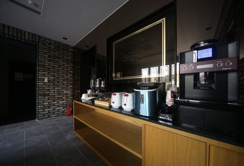 هتل Beomil Brown Dot