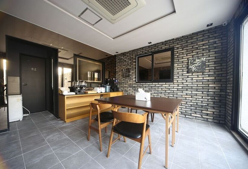 هتل Beomil Brown Dot