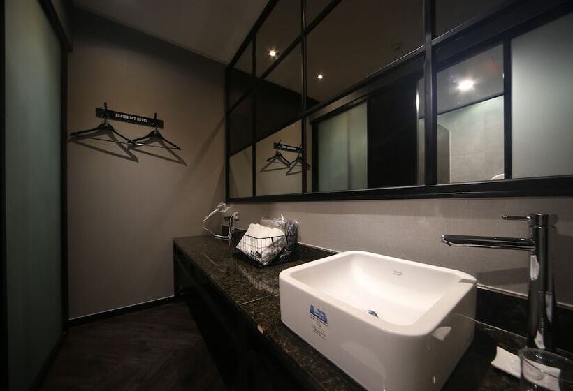 هتل Beomil Brown Dot