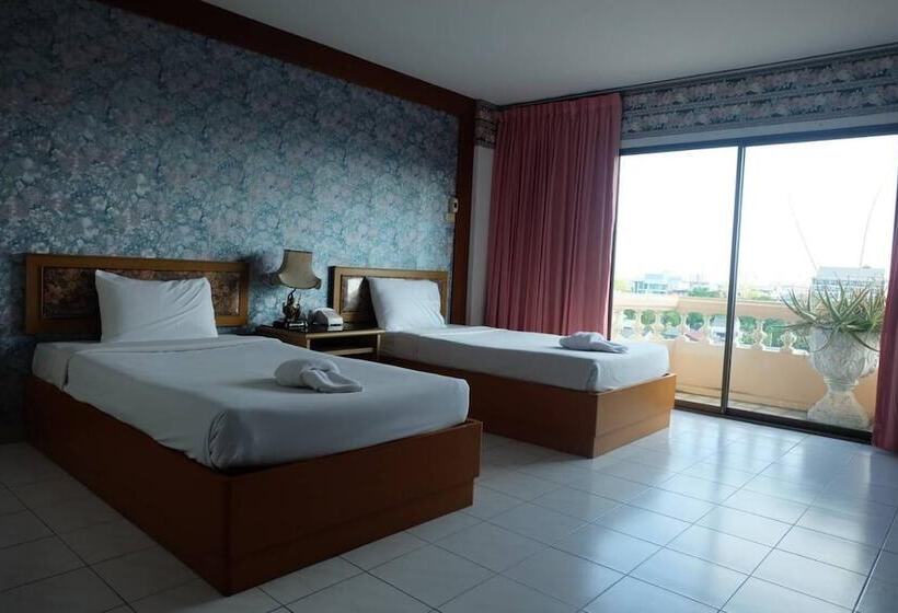 Отель Chao Phya Grand