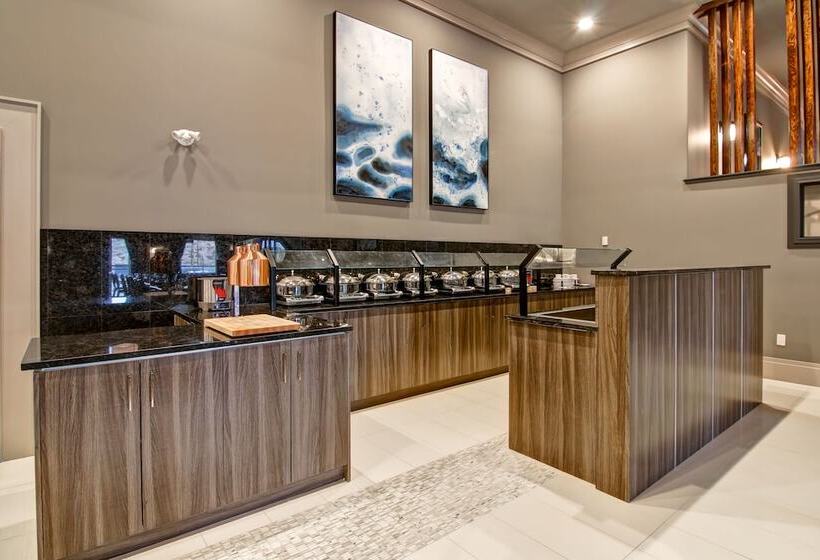 فندق Chateau Nova Yellowknife