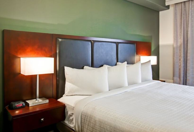 فندق Chateau Nova Yellowknife