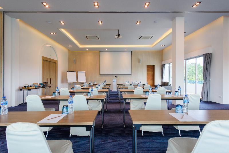 هتل Costa Village Bangsaray