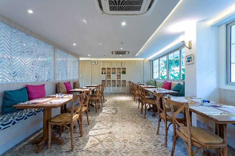 هتل Costa Village Bangsaray