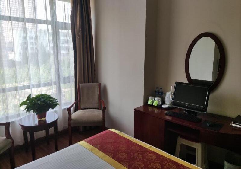 Отель Greentree Inn Datong Railway Station South Yundingyayuan Express