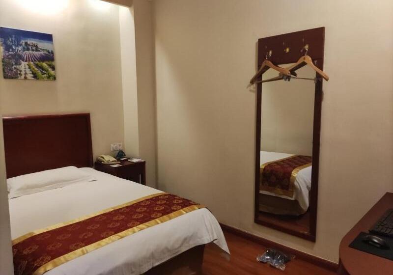 Отель Greentree Inn Datong Railway Station South Yundingyayuan Express