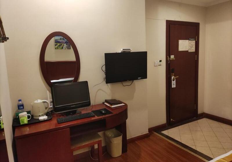 Отель Greentree Inn Datong Railway Station South Yundingyayuan Express