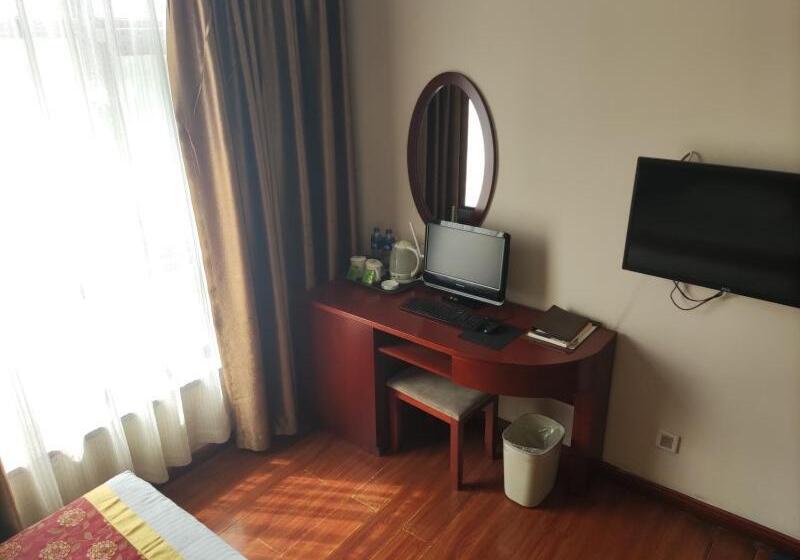 Отель Greentree Inn Datong Railway Station South Yundingyayuan Express