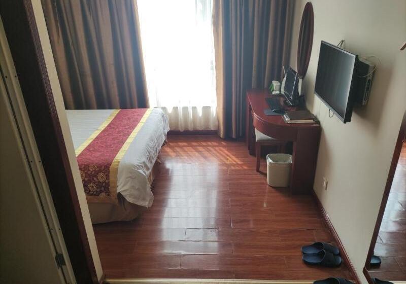 Отель Greentree Inn Datong Railway Station South Yundingyayuan Express