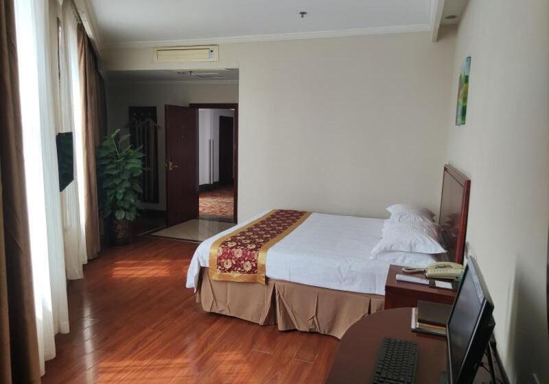 Отель Greentree Inn Datong Railway Station South Yundingyayuan Express