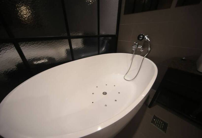 هتل Beomil Brown Dot