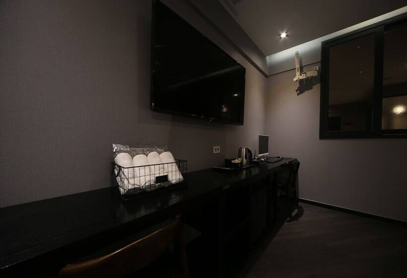 هتل Beomil Brown Dot