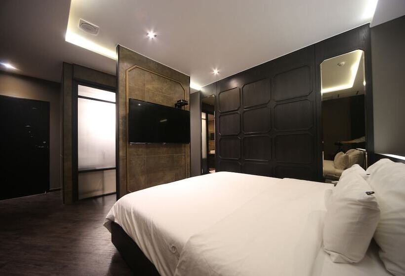 هتل Beomil Brown Dot