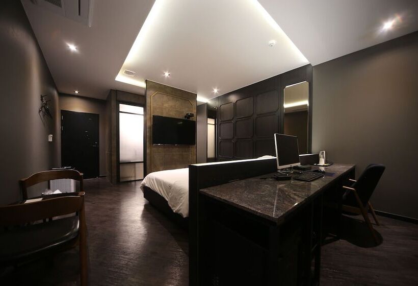 هتل Beomil Brown Dot