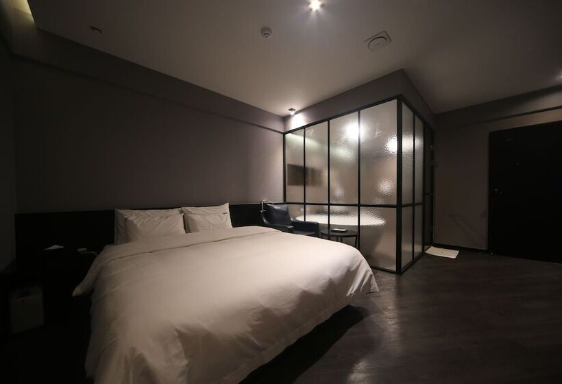 هتل Beomil Brown Dot