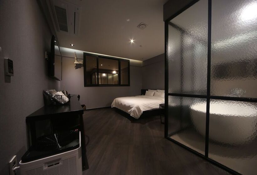 هتل Beomil Brown Dot