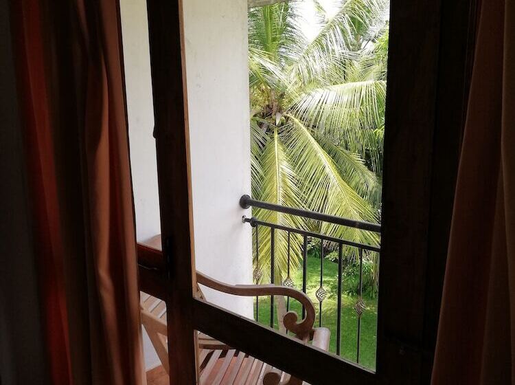 Отель Rajarata Lodge