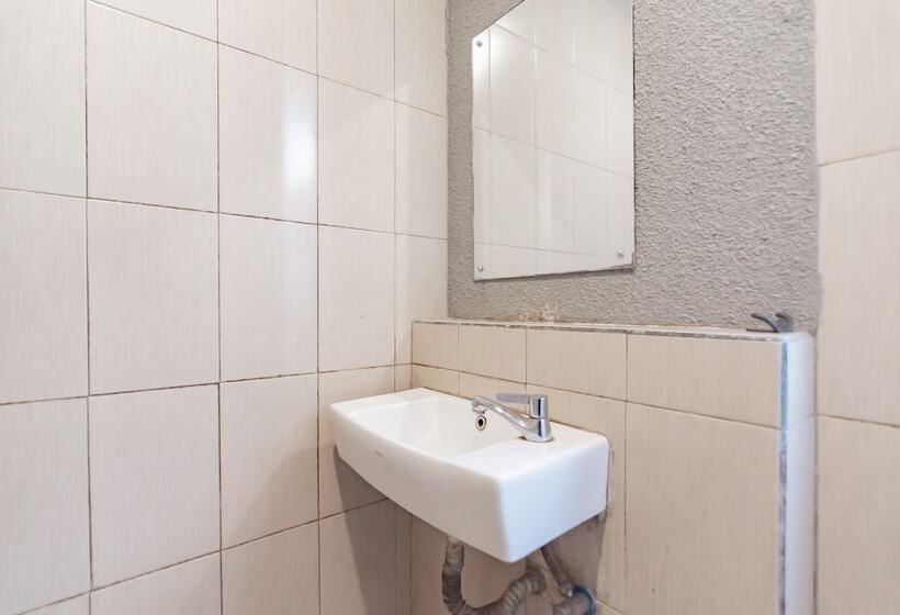 酒店 Reddoorz Plus @ Dago Pojok 3