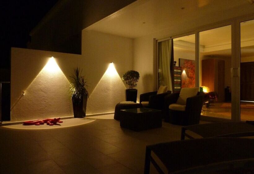 هتل Sundown Beach Studios