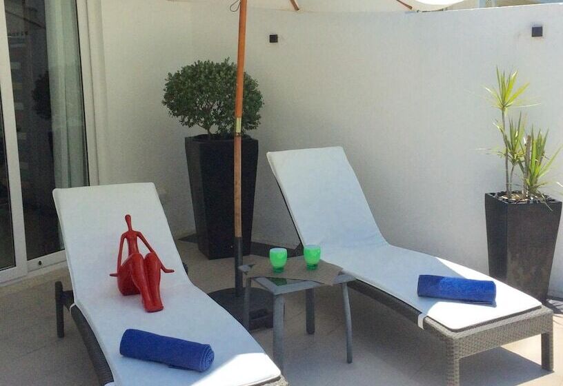 هتل Sundown Beach Studios