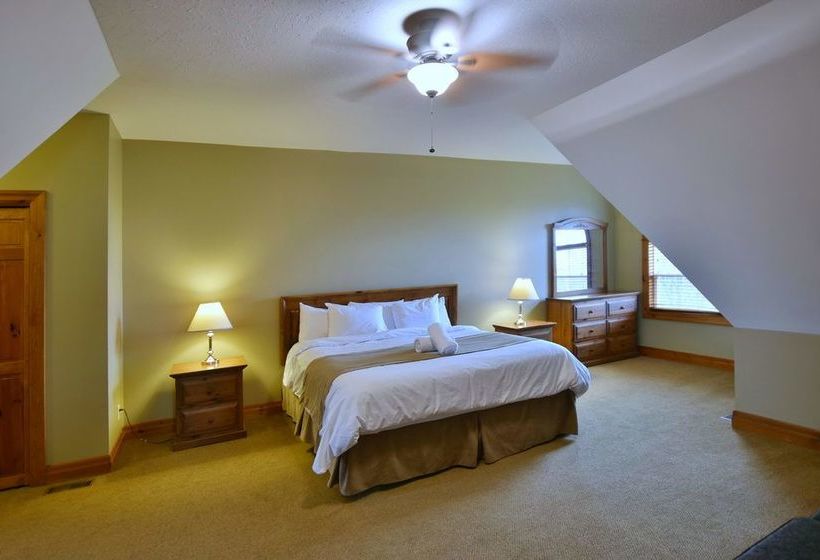 Отель The Lodges At Blue Mountain - Historic Snowbridge Condos