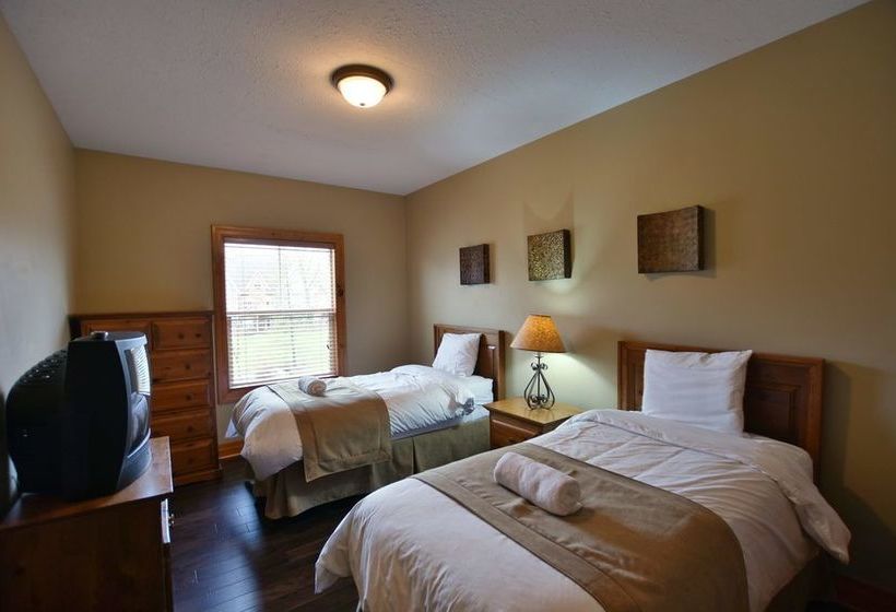 Отель The Lodges At Blue Mountain - Historic Snowbridge Condos