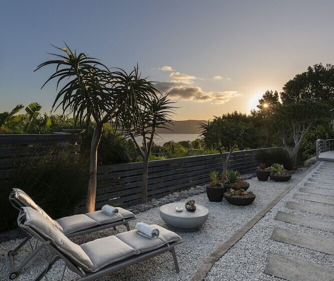 Отель Thebloem Guest Suites By Knysna Paradise Collection