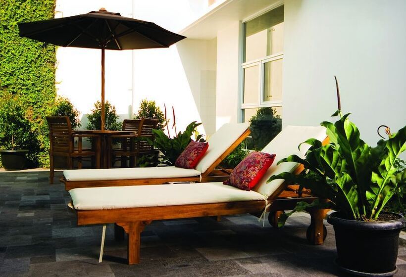 בית מלון כפרי V Residence Kemang