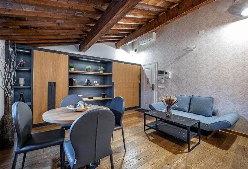 Martelli 6 Suite & Apartments