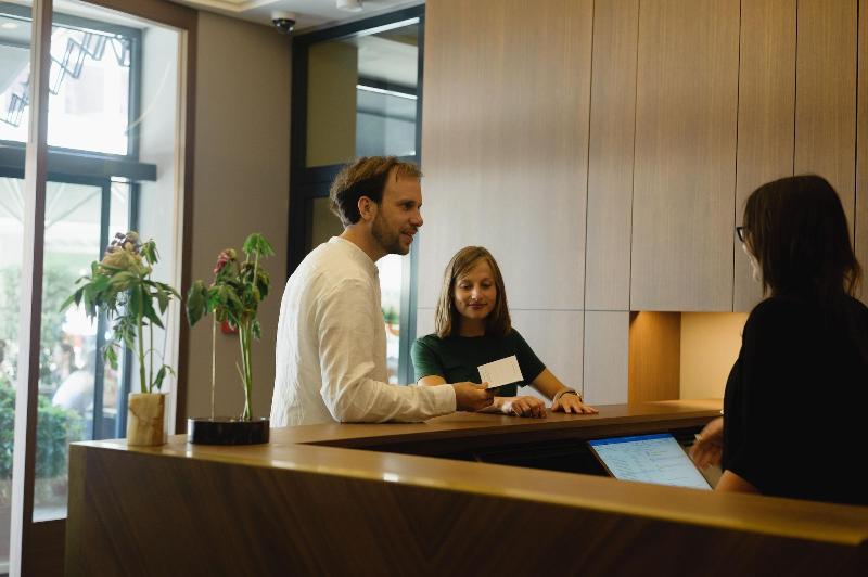 Melter Hotel & Apartments   A Neighborhood